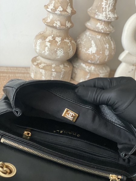 Handbag   Chanel  AS3393  size  14x22x8 cm