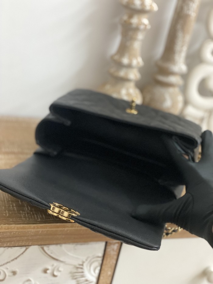 Handbag   Chanel 3663  size 16*23*11.5 cm