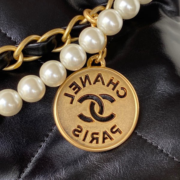 Handbag   Chanel  AS3263  size  18X20X6.5 cm