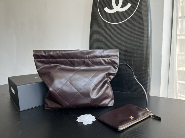 Handbag   Chanel  size  39cmx42cmx8 cm