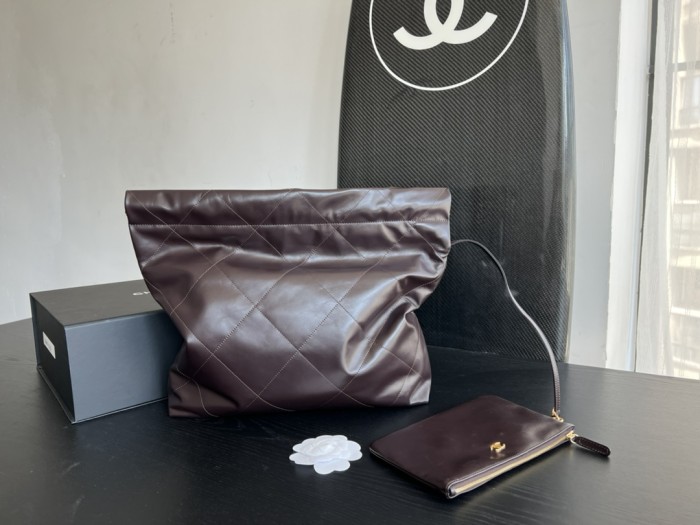 Handbag   Chanel  size  39cmx42cmx8 cm