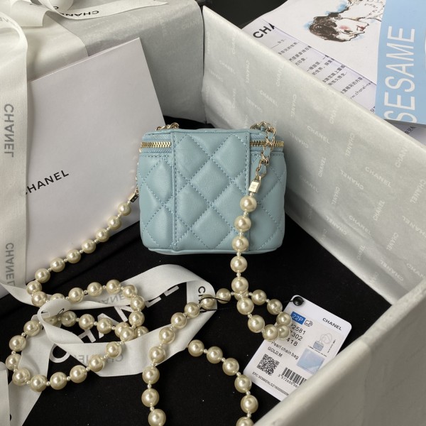 Handbag  Chanel  AP2581  size 8.5*11*7 cm