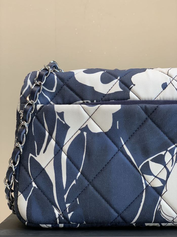  Handbag   Chanel  size 23×14×5.5 cm