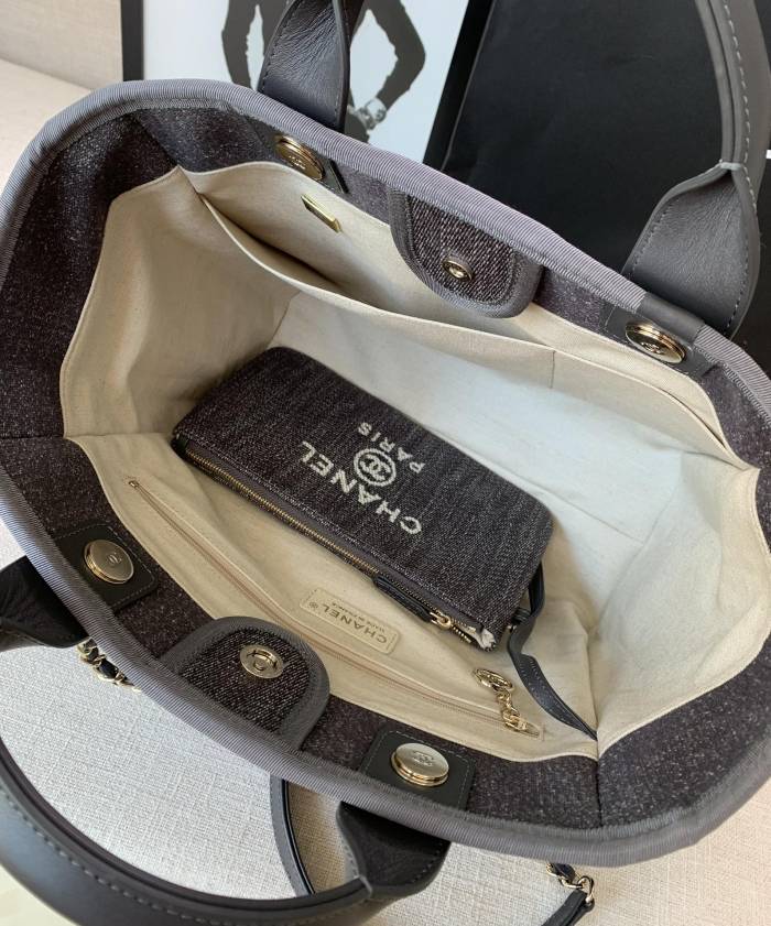  Handbag   Chanel  size  38 cm