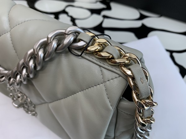 Handbag   Chanel  size  26 cm