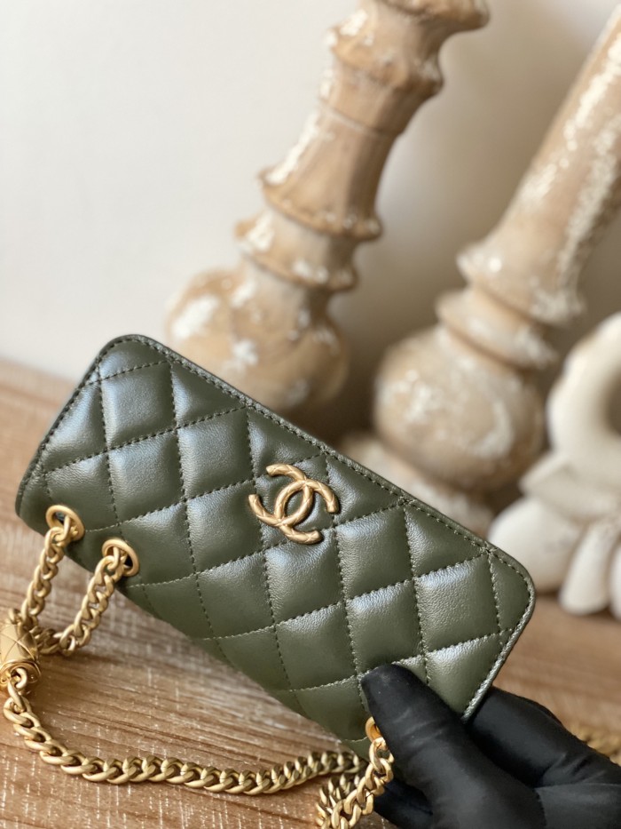 Handbag   Chanel  81224  size 16 cm