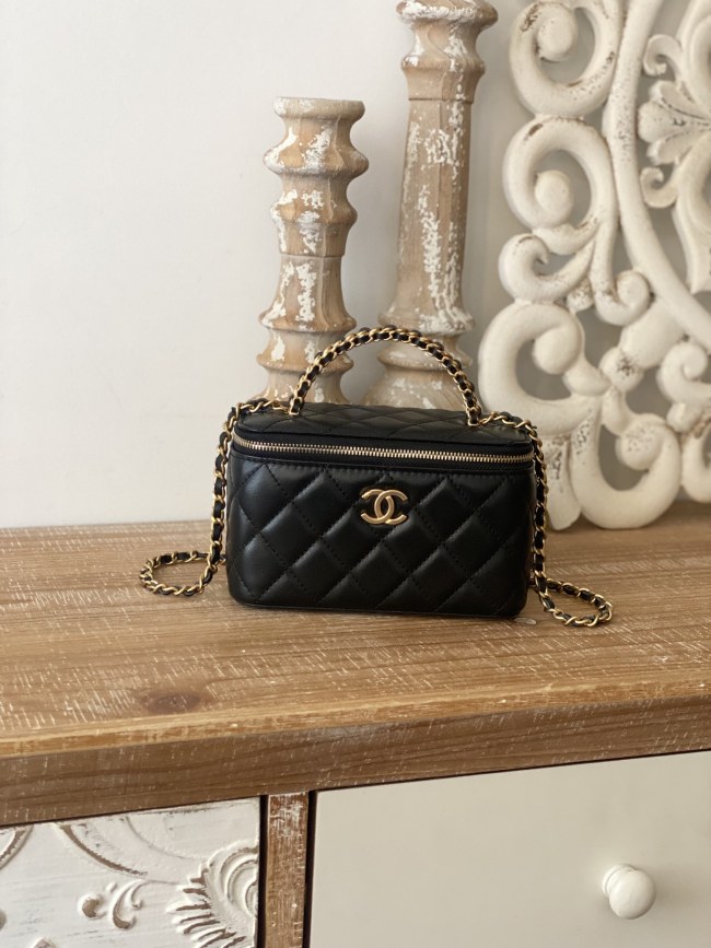 Handbag   Chanel  81230  size  16  9.5  8 cm