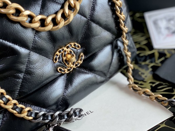 Handbag   Chanel  size 30 cm