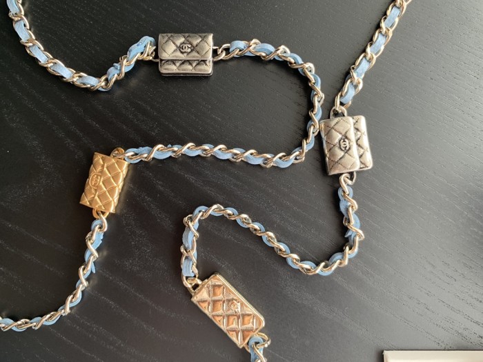 Handbag   Chanel 2444   size  10cmx8cmx1.5 cm