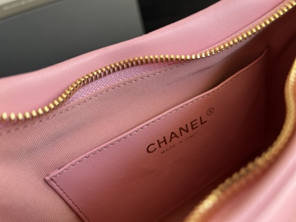 Handbag   Chanel  size 17.5cm24cm6 cm