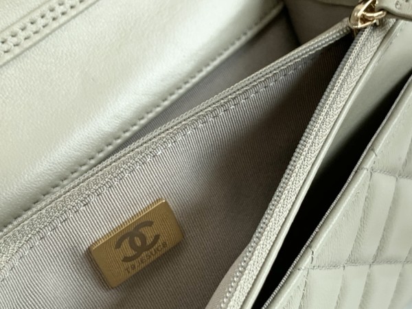 Handbag   Chanel  size 19  cm