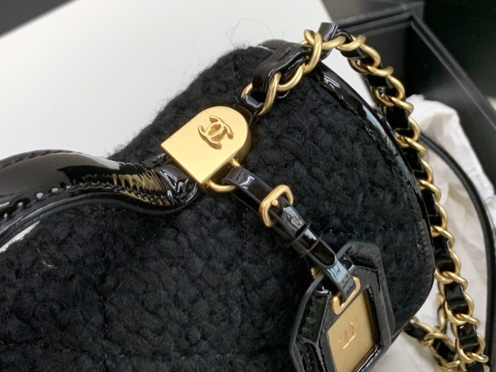 Handbag   Chanel  size  𝟷𝟽*𝟸𝟶.𝟻 *𝟼  𝚌𝚖