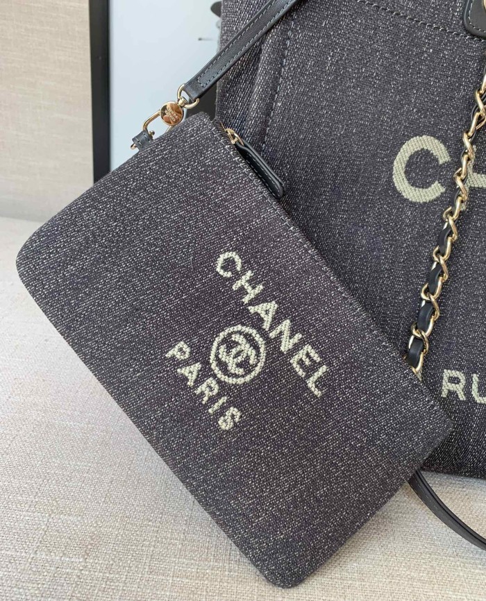  Handbag   Chanel  size  38 cm