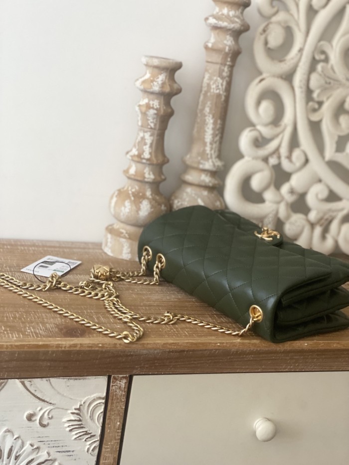 Handbag   Chanel  AS3609  size  16x25x10 cm