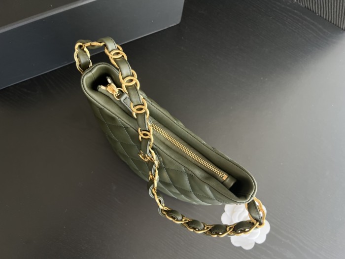 Handbag   Chanel  size  17.5cm24cm6 cm