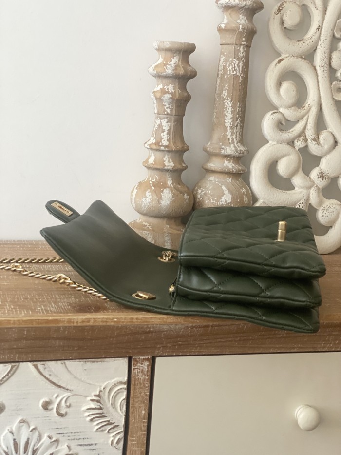 Handbag   Chanel  AS3609  size  16x25x10 cm