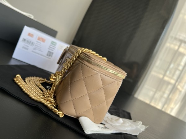 Handbag   Chanel  AP3044  size  17cmx9.5cmx8 cm 