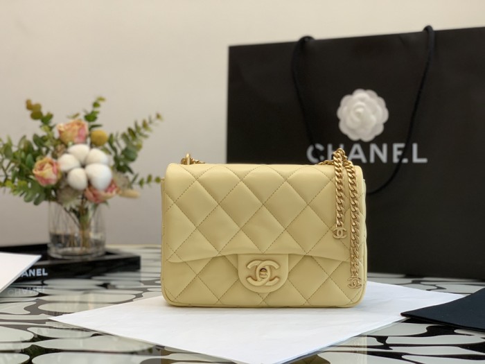 Handbag   Chanel  size  21  cm