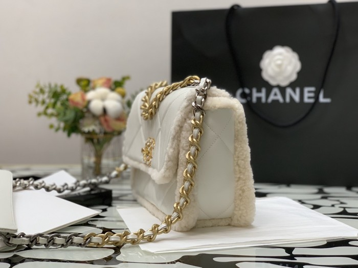 Handbag   Chanel size  26  cm