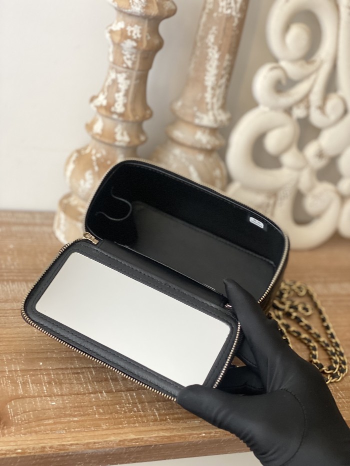 Handbag   Chanel  81230  size  16  9.5  8 cm