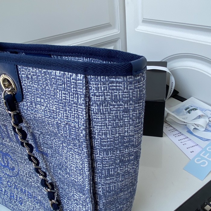  Handbag  Chanel  size  38*30*21 cm