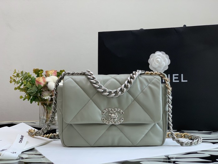 Handbag   Chanel  size  26 cm