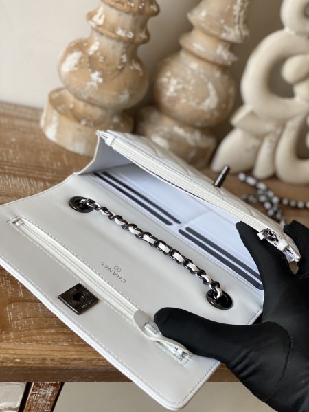 Handbag   Chanel  88632  size 19 cm