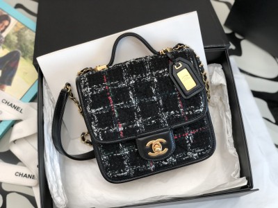 Handbag   Chanel   size  𝟷𝟽*𝟸𝟶.𝟻 *𝟼 𝚌𝚖