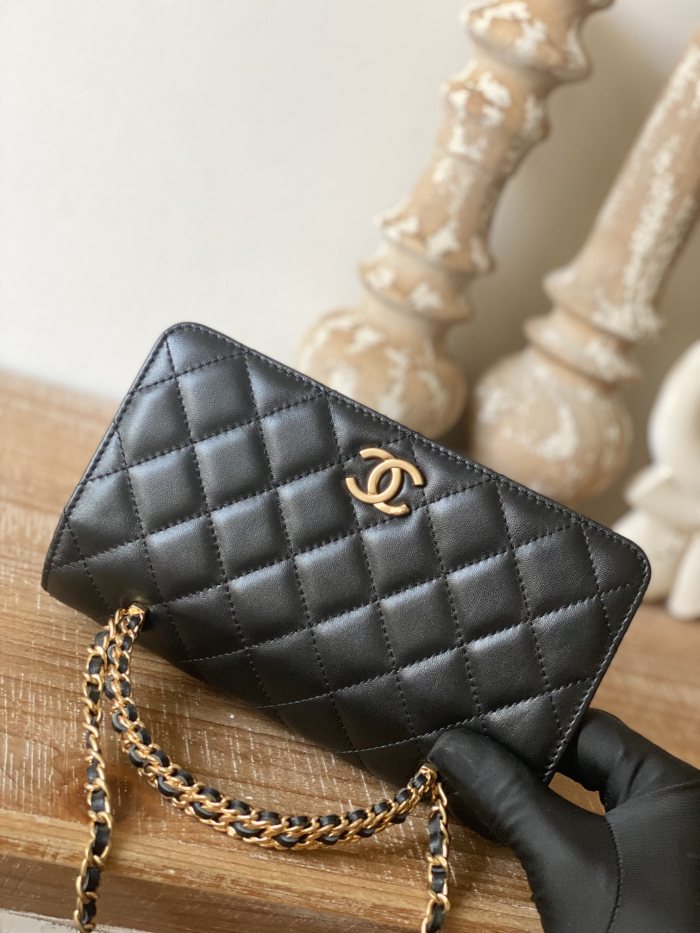 Handbag   Chanel 81229  size  19 cm