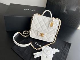Handbag   Chanel  AS3652  size 17cmx20.5cmx6 cm