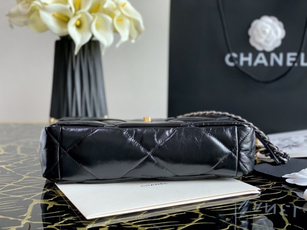 Handbag   Chanel  size 30 cm