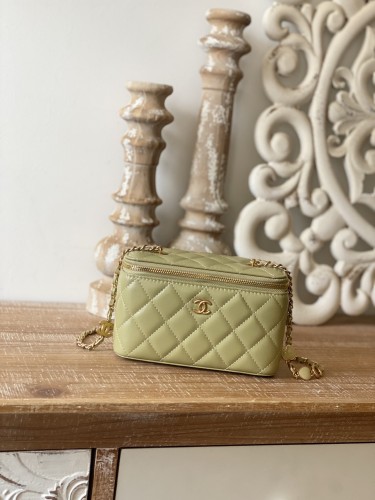  Handbag   Chanel  81226  size  16.5 cm