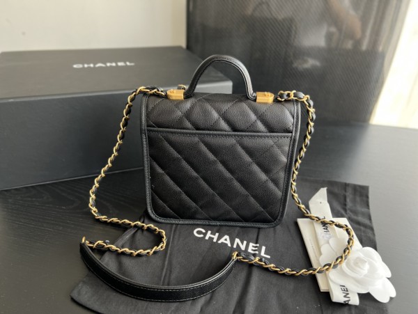 Handbag   Chanel  AS3652  size  17cmx20.5cmx6 cm