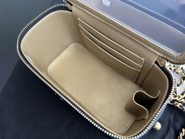 CHANEL Sheepskin Crossbody Bags Women's Black AP2303-B08034-94305 17*8*9.5 cm