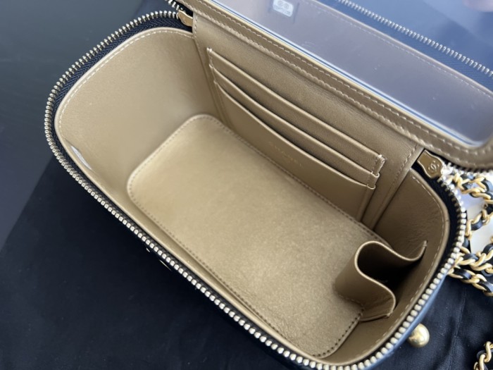 CHANEL Sheepskin Crossbody Bags Women's Black AP2303-B08034-94305 17*8*9.5 cm