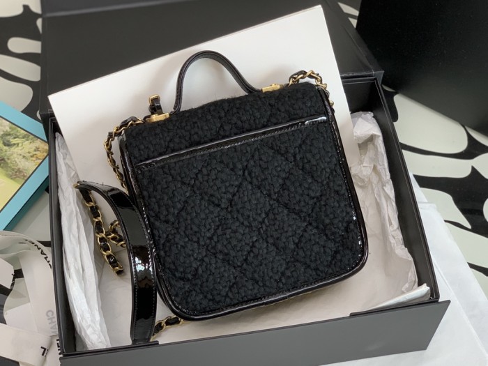 Handbag   Chanel  size  𝟷𝟽*𝟸𝟶.𝟻 *𝟼  𝚌𝚖