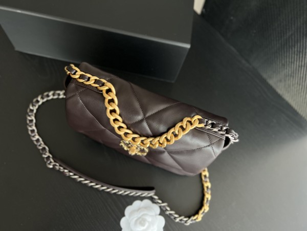 Handbag   Chanel  1160  size  26cmx16cmx9 cm