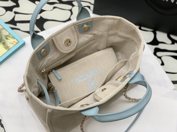 Handbag   Chanel  size  32  cm