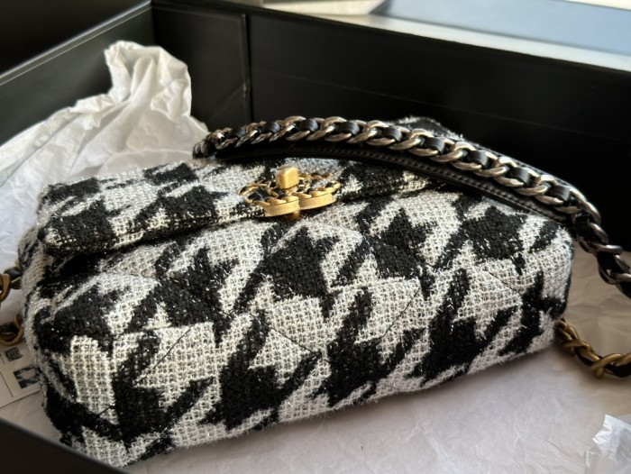 Handbag   Chanel AS1161  size  26 CM