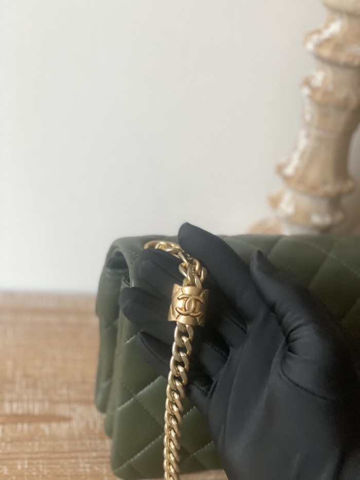 Handbag   Chanel  AS3393  size  14x22x8 cm