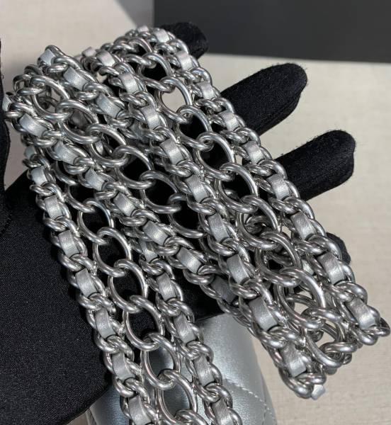 Handbag   Chanel  size  18 cm