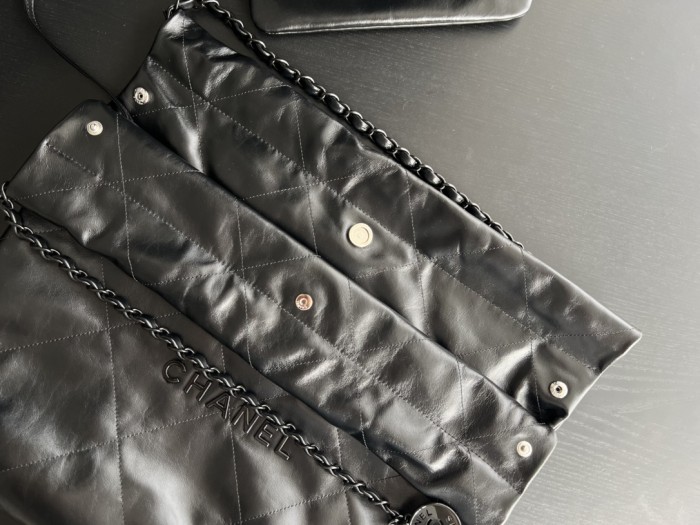 Handbag   Chanel  size 39cmx42cmx8 cm