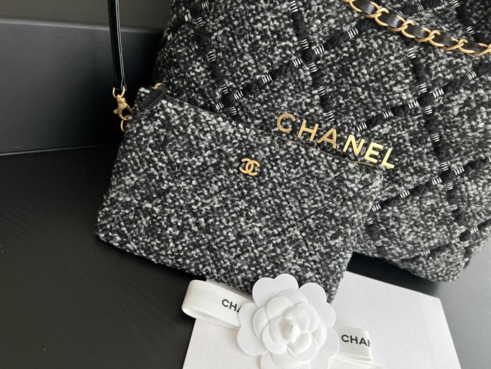 Handbag   Chanel  3261  size  39cmx42cmx8 cm