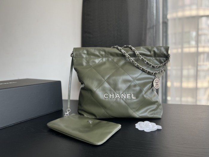 Handbag   Chanel  size  35cmx37cmx7 cm