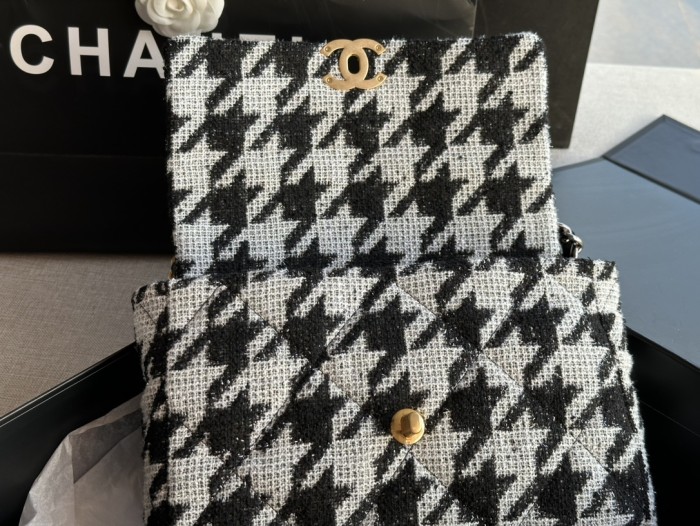 Handbag   Chanel AS1161  size  26 CM