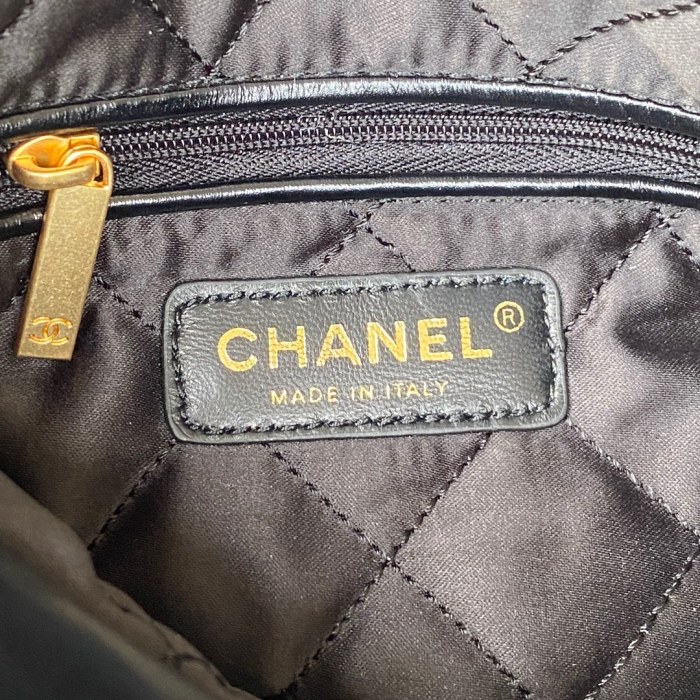 Handbag   Chanel  AS3263  size  18X20X6.5 cm