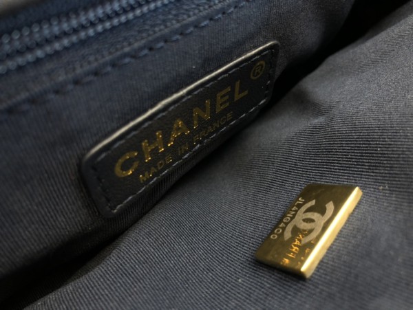 Handbag   Chanel  size 25*21*7* cm