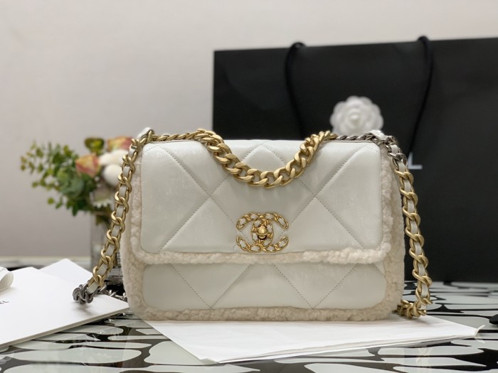 Handbag   Chanel size  26  cm