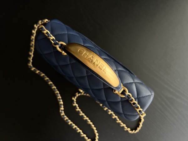 Handbag   Chanel  2431 size  20cmx12cmx6 cm 