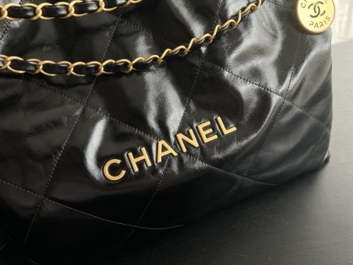 Handbag   Chanel   size  39cmx42cmx8 cm